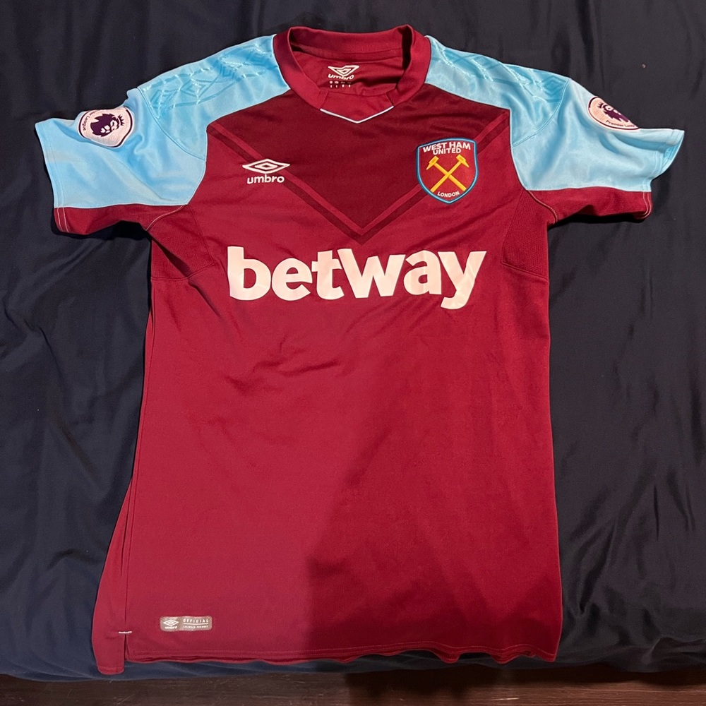 2017/18 West Ham United Chicharito Home Kit